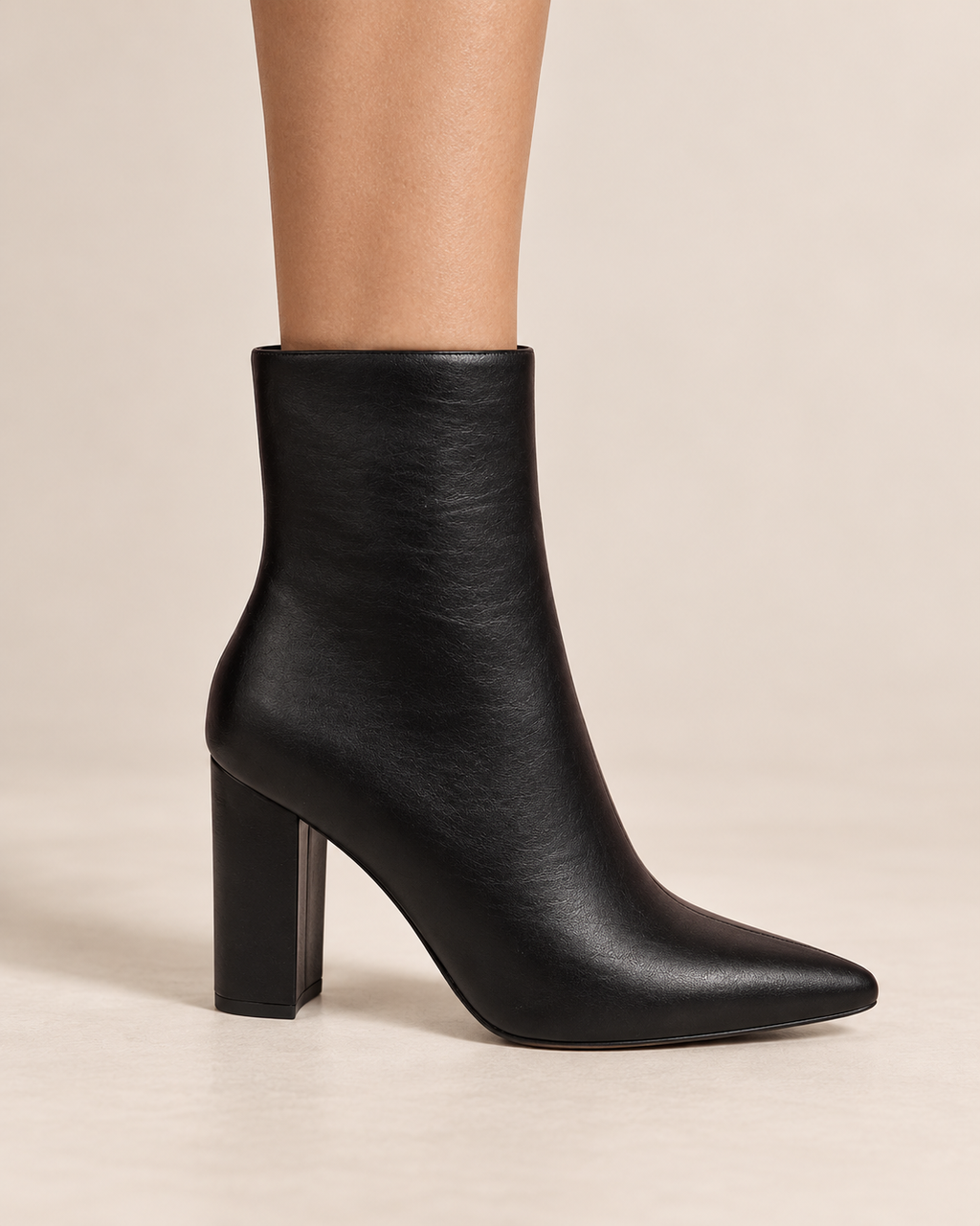 Girl On The Go | Black